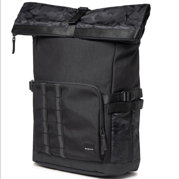 OAKLEY UTILITY ROLLED UP BACKPACK. - Picture 1 of 8